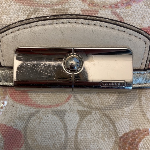 Coach CrossBody 🌸 - Picture 3 of 7